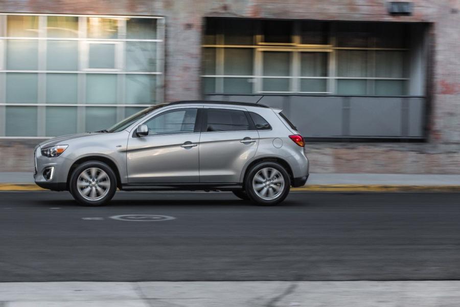  Mitsubishi Outlander Sport SE 2014 года  (фото 8 из 9)
